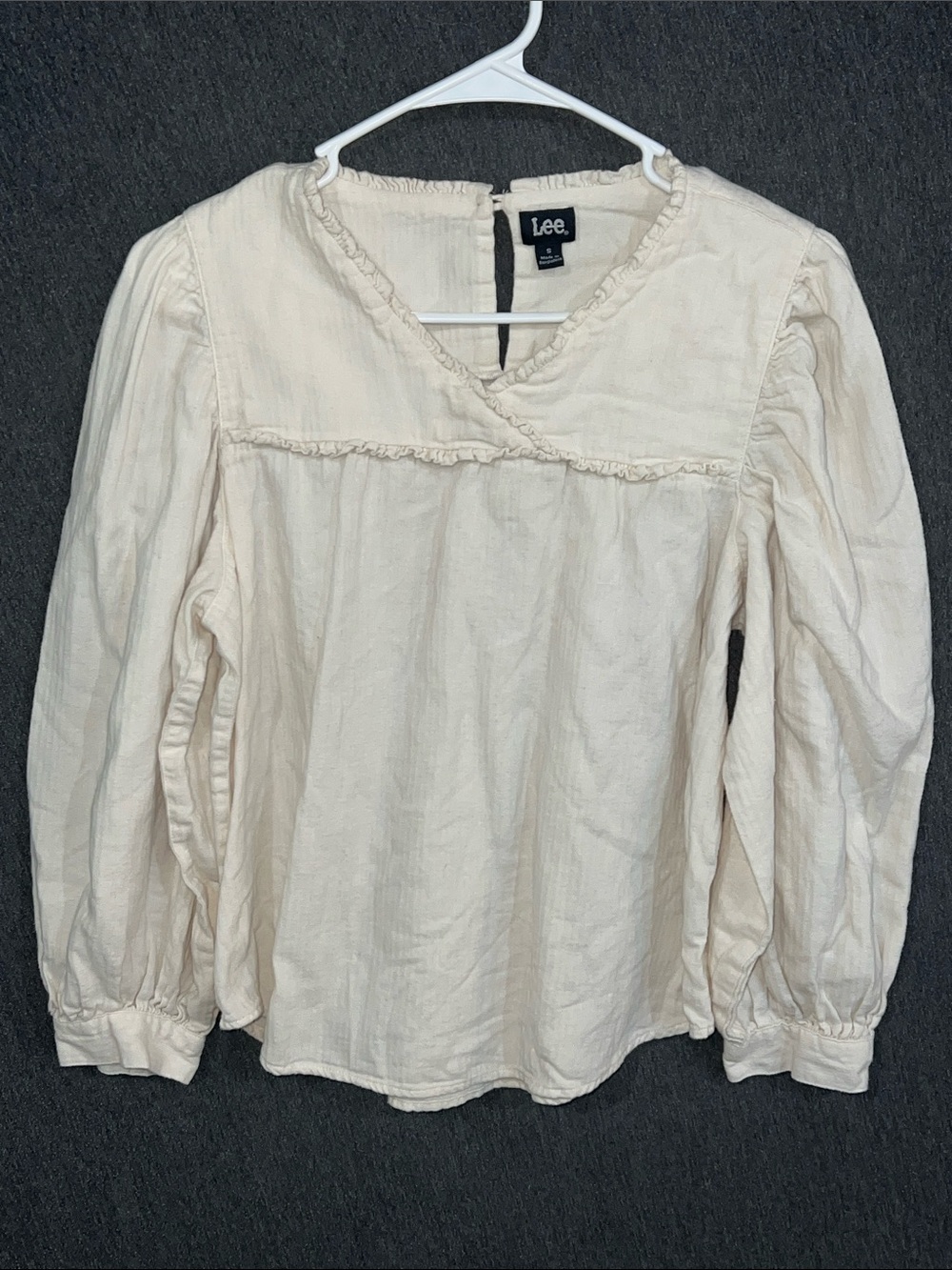 Lee Women's Cream Ruffled V-Neck Long Sleeve Blouse